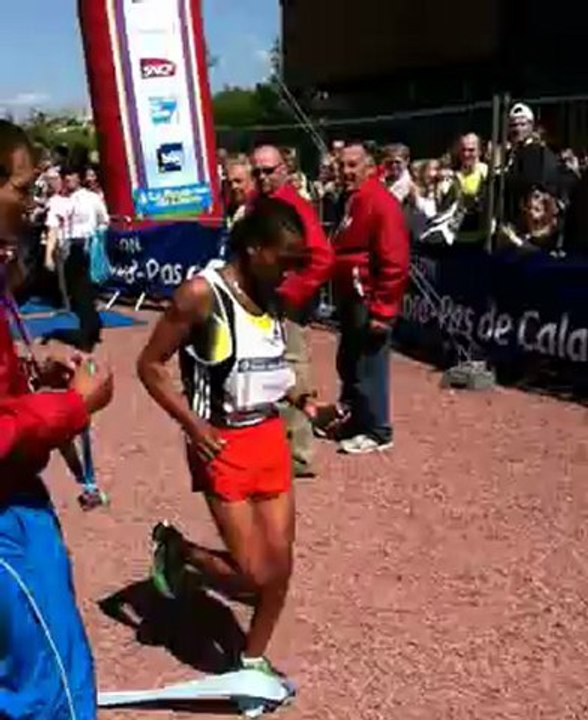 Route du Louvre 2012 : Ehite Bizayehu 1ere feminine en 2h32'19