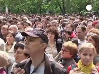 Miles de opositores 'pasean' juntos por Moscú