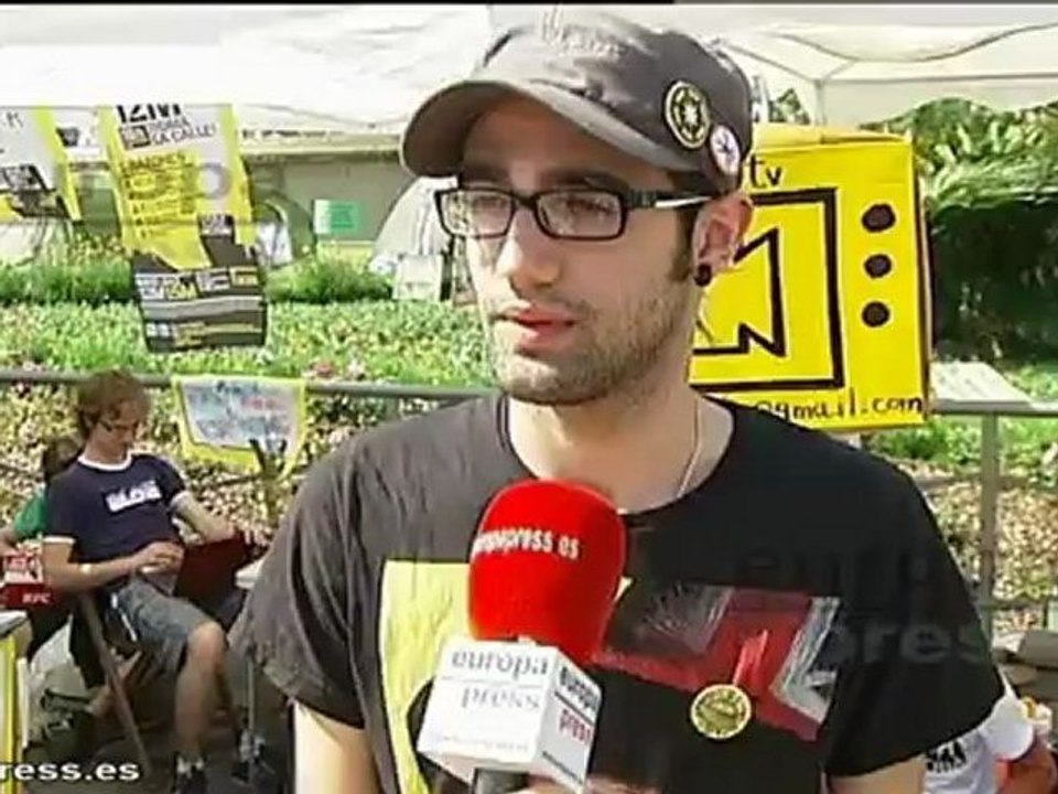 Los 'indignados' de Barcelona se solidarizan con Sol