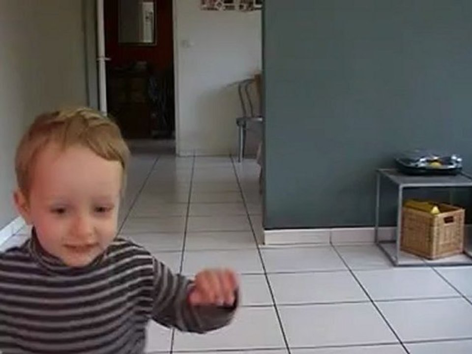 augustin danse sur du saxo