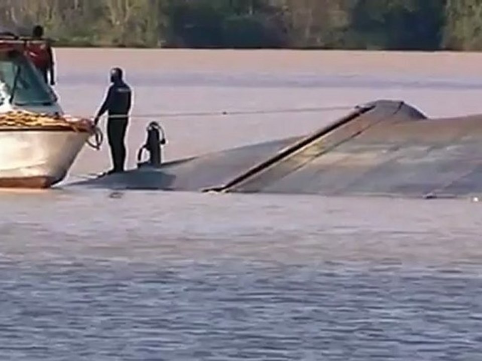 Six missing in Argentine ship crash