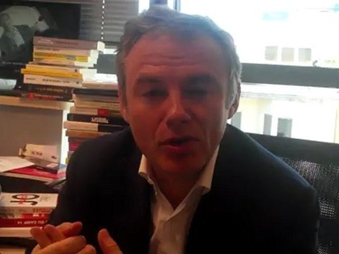 Selon Eric Brunet la communauté des internautes est beaucoup moins sévère avec Hollande qu'avec Sarkozy.