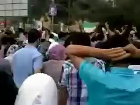 Syria فري برس جامعة حلب بداية المظاهرة في ساحة الجامعة 14 5 Aleppo