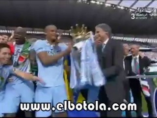 لحظة رفع وتتويج المان سيتي بلقب الدوري