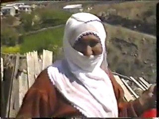 Télécharger la video: DİYABAKIR ÇÜNGÜŞ KARAKAYAKÖYÜ ( 1992 )(CIĞ )