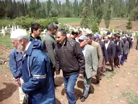 Dişli Kasabasında Emire Ninenin Cenaze töreni