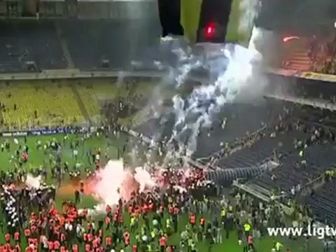 Scènes de chaos lors du derby Fenerbahçe-Galatasaray !