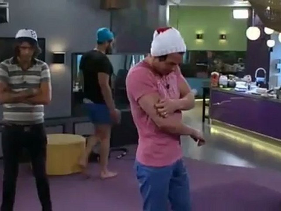 Marcelos systrar kliver in...