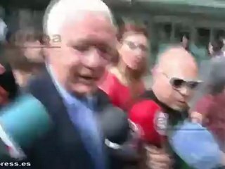 Roig sólo se arrepiente de "no haber dejado de fumar"