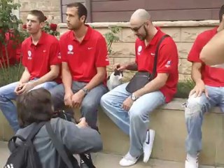 Ο Πέρο Άντιτς παίζει με μία γάτα