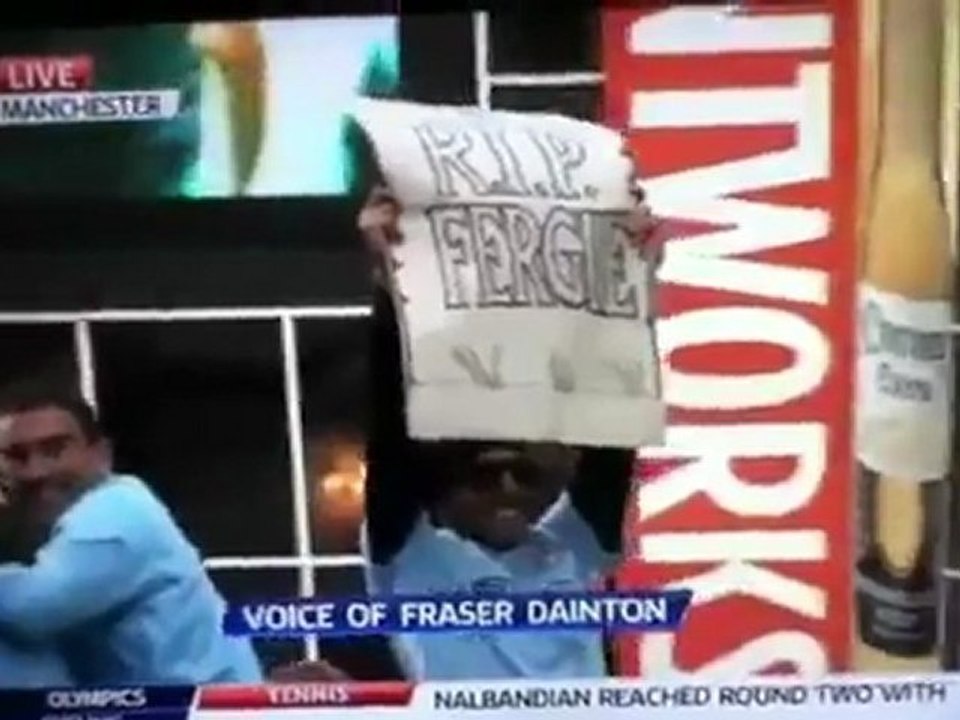 Carlos Tevez holding "RIP Fergie" sign on Manchester City open bus trophy parade
