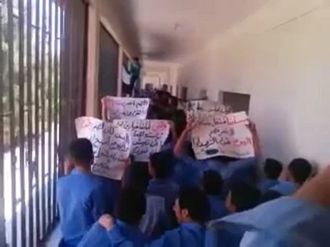 Syria فري برس ريف دمشق داريا مظاهرة طلابية رااائعة لبيك لبيك يا الله 14 5 2012 ج3 Damascus