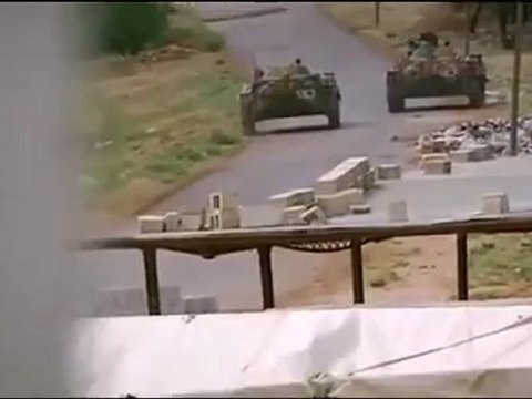 Syria فري برس حماة المحتلة كفرزيتا اغلاق مداخل المدينة بالدبابات أثناء اقتحامها 14 05 2012 Hama