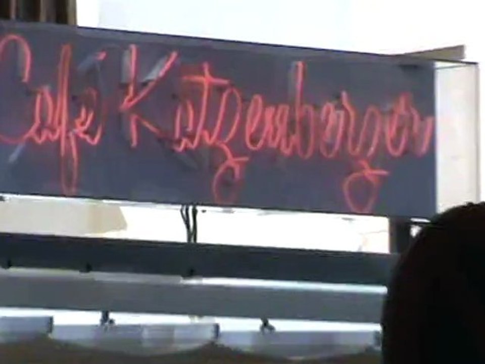 Cafe Katzenberger mit Daniela Katzenberger kleines nettes Cafe Schlager Reise 2012 Mallorca