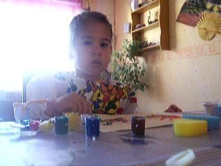 éléna qui fais de la peinture