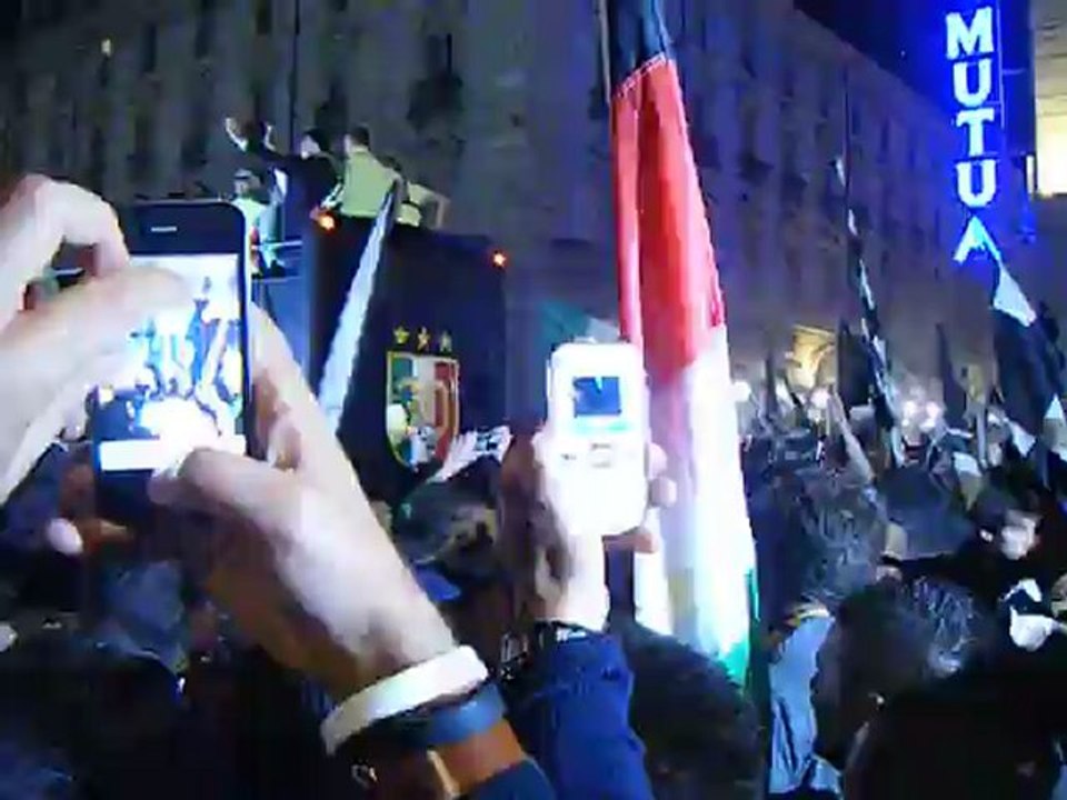 Juventus champion d'Italie! L'arrivée des champions! Turin, 13/05/2012 Part IV