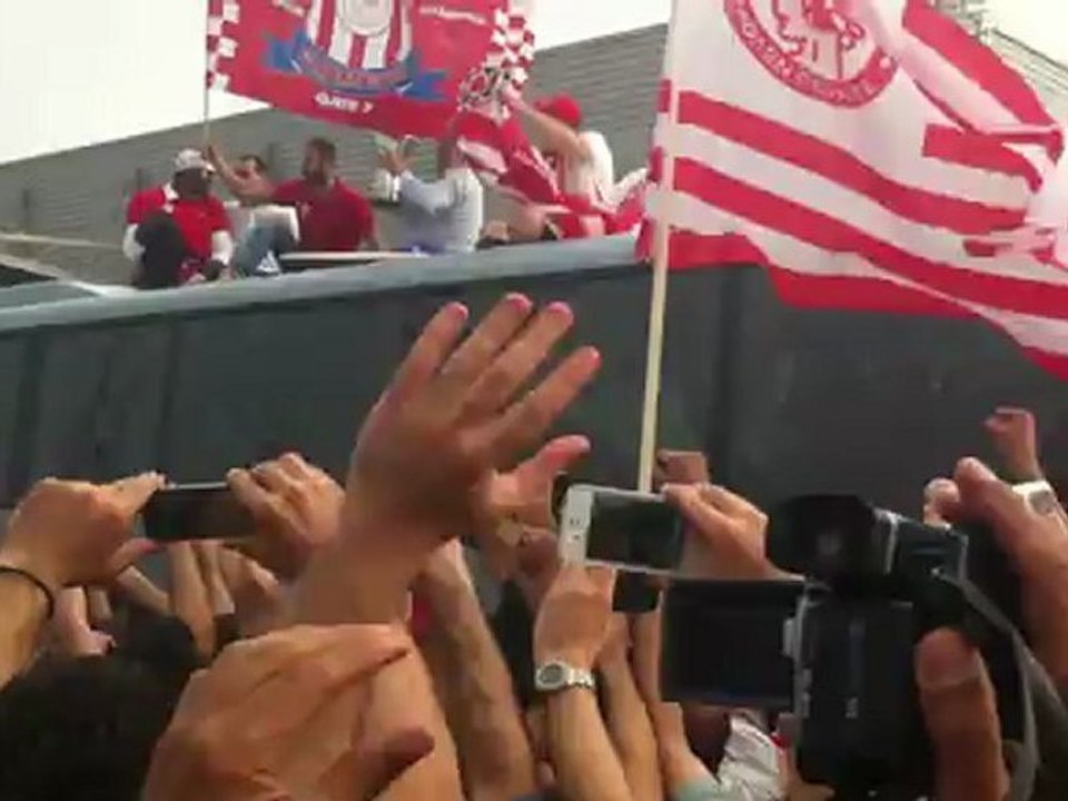 υποδοχη των πρωταθλητων ευρωπης,ομαδας μπασκετ ολυμπιακος,στο αεροδρομιο!14-5-12