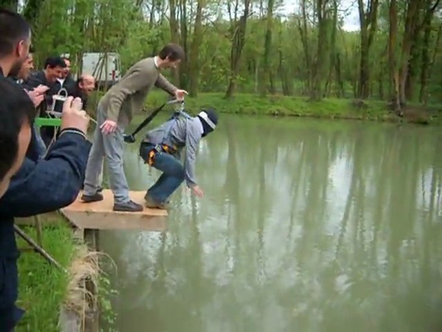 Blague Du Faux Saut A L Elastique Video Dailymotion