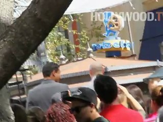 Pitbull brings excitement to 'Extra'! - Hollywood.TV