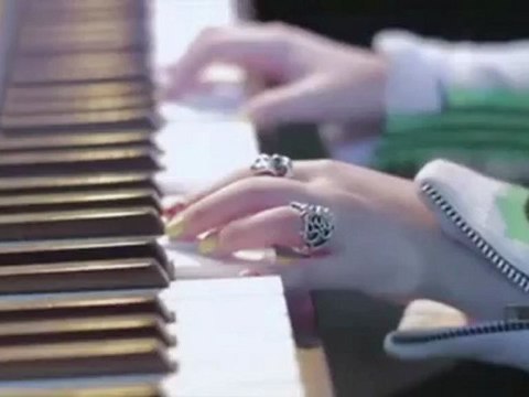 2NE1 and Ultrabook 'Make Thumb Noise' Extended version of track 2