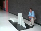 Un petit domino peut faire tomber un grand domino