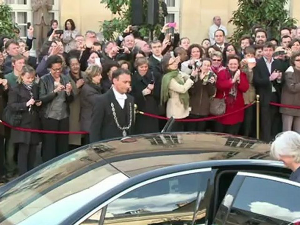 Passation de pouvoirs à Matignon: Ayrault succède à Fillon