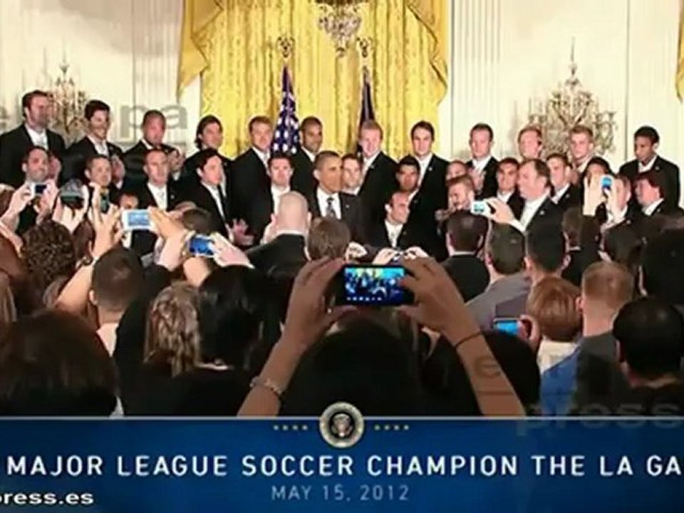 Obama bromea sobre la ropa interior de Beckham