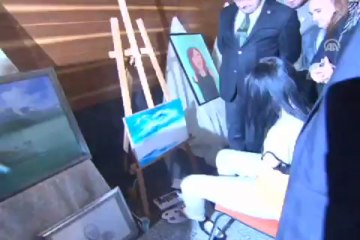 Erdoğan sergiyi gezdi