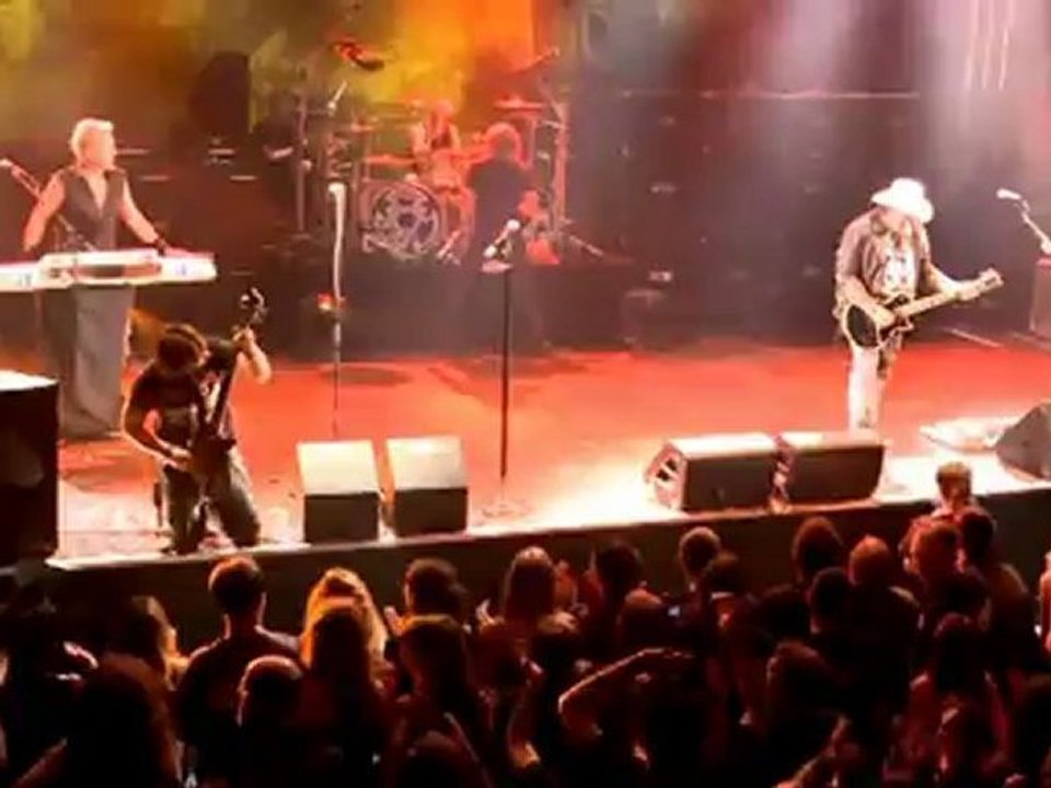 Pretty Maids-It Comes Alive-DVD-2012-21-Red Hot And Heavy