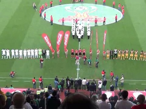 Οι δύο ομάδες στον αγωνιστικό χώρο