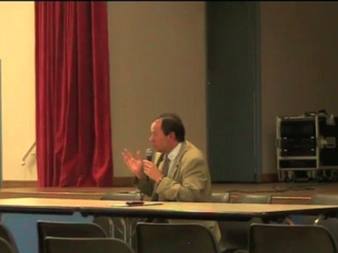 législatives 2012 : réunion publique de Guénhaël Huet, candidat sortant UMP, à Isigny-le-Buat - le débat - 2/2