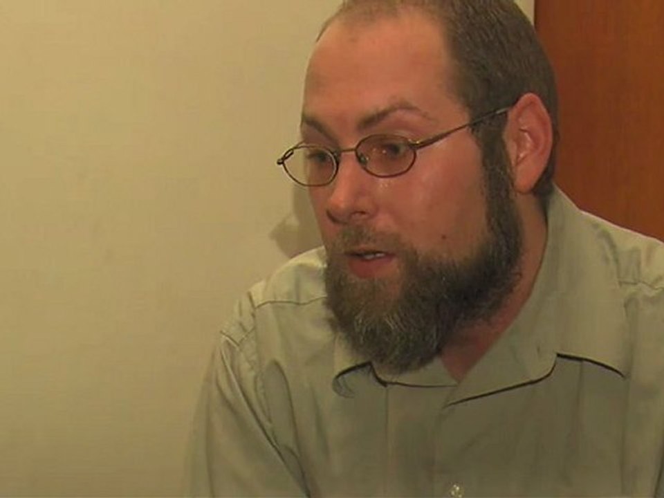 Celebrity hacker to plead guilty