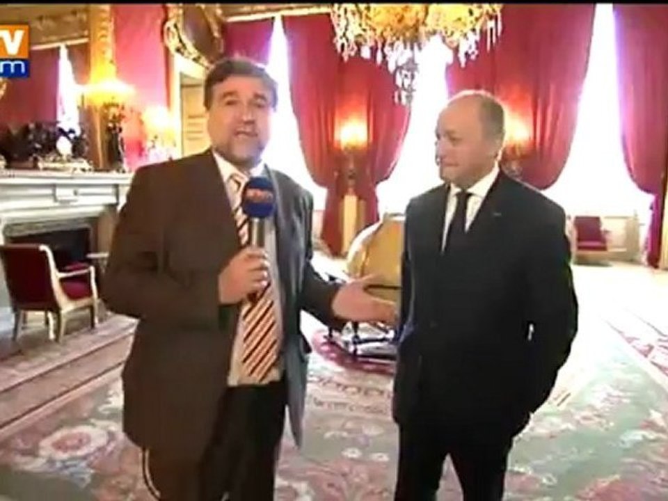 Laurent Fabius fait visiter à BFMTV le Quai d’Orsay