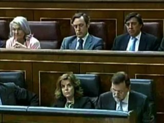 Rubalcaba ofrece a Rajoy "diálogo" frente a la crisis