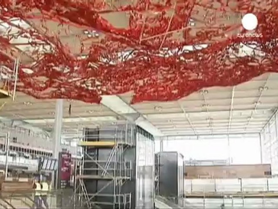 Berlin airport opening delayed until March 2013