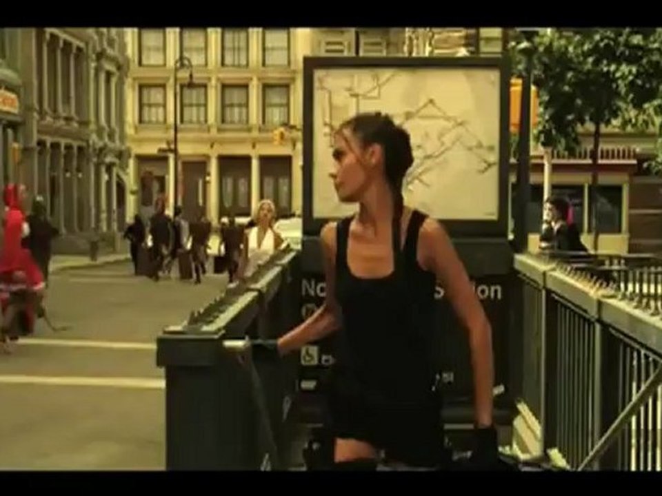 Lara Croft, Marylin Monroe and Catwoman on holidays