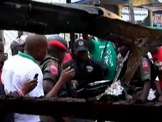 Nigerian "robbers" accidentally blow up own bus