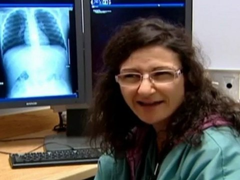 Stinky Stakeout As Police Wait For Thief to Pass a $20,000 Diamond He Swallowed