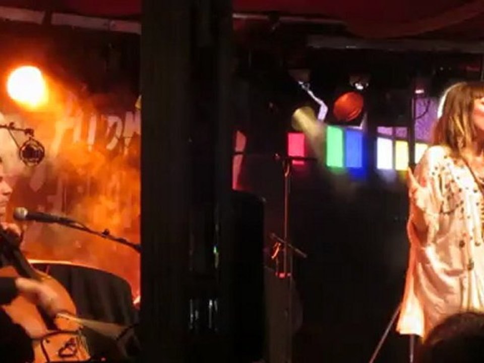 Anouk AÏATA en Concours pour les Découvertes ALORS; CHANTE... 2012 au MAGIC MIRRORS de MONTAUBAN