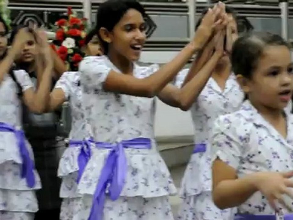 Jogral com o conjunto das Crianças em homenagem ao Dia das Mães
