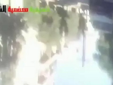 Syria فري برس ريف دمشق معضمية الشام عصابات الأسد إهانة المارة 17 05 2012 Damascus