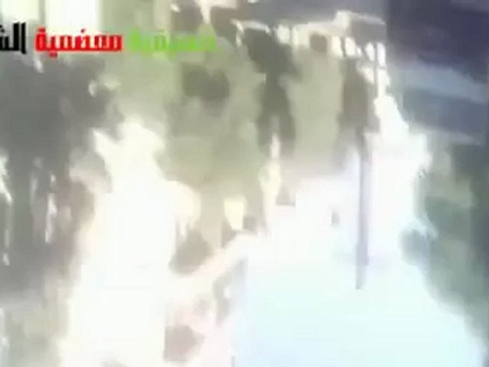 Syria فري برس  ريف دمشق  معضمية الشام عصابات الأسد  إهانة المارة 17 05 2012 Damascus