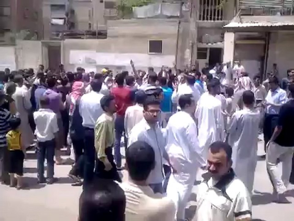 Syria فري برس حماة المحتلة طريق حلب الجديد   جمعة أبطال حلب 18 5 2012 Hama