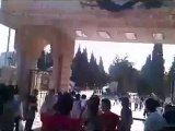Syria فري برس حلب الجامعة رمي المتظاهرين بالحجارة 17 5 2012 Aleppo