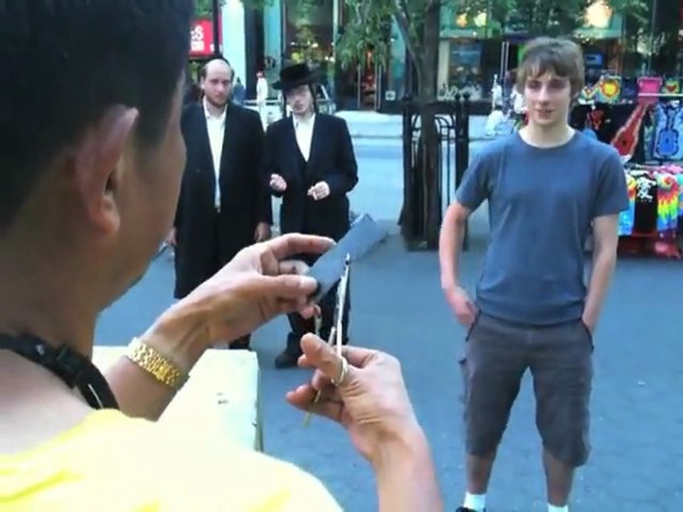 Ming Liang Lu et ses caricatures de papier