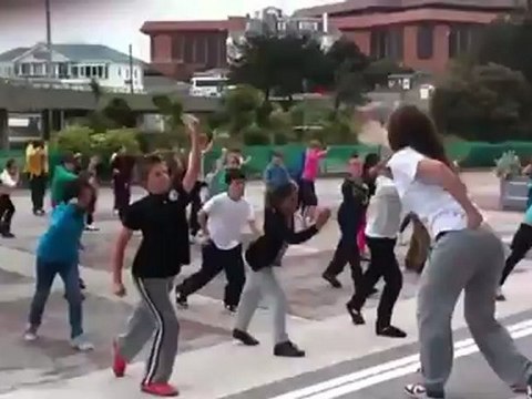 Medio millón de niños intentan batir el Guinness en baile multitudinario