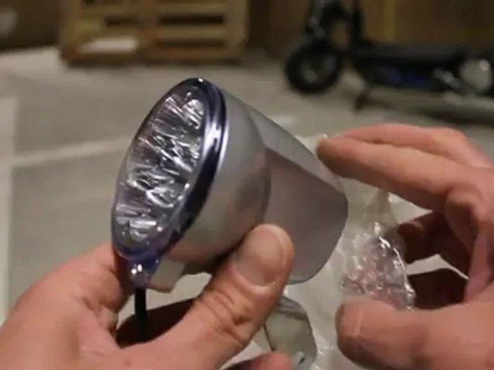 Trottinettes electriques / SXT / lampe avant / trotinette electrique