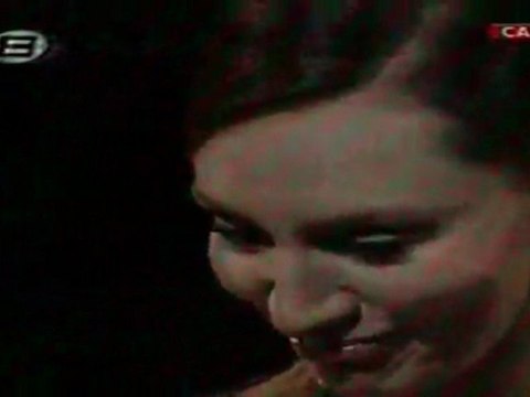 Umut Akyürek £££ AÇILAN BİR GÜL GİBİ GİR KALBE GÖNÜL GİBİ