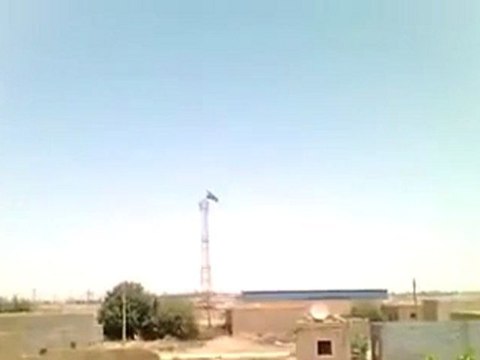 Syria فري برس الحسكه رفع علم الاستقلام من قبل احرار الصالحيه طريق الحسكه 18 5 2012 ALhasaka