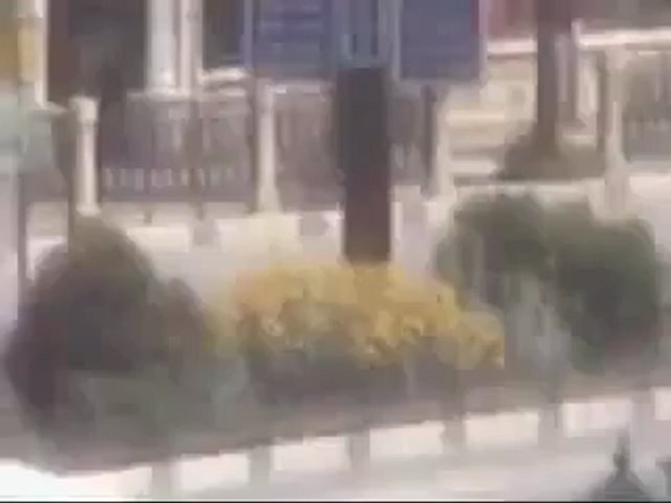 Syria فري برس حماة المحتلة  طلعة الحاضر سيارات الأمن ترافق سيارة الاسعاف  18 5 2012 Hama